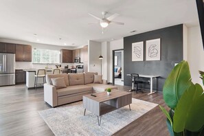 TV - Luxe King 3 Bedroom Suite in North Raleigh! (Raleigh)