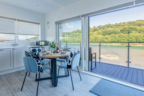 River View - Prime River Front Location