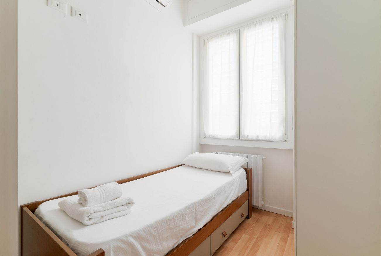 1 habitación, tabla de planchar con plancha y wifi 