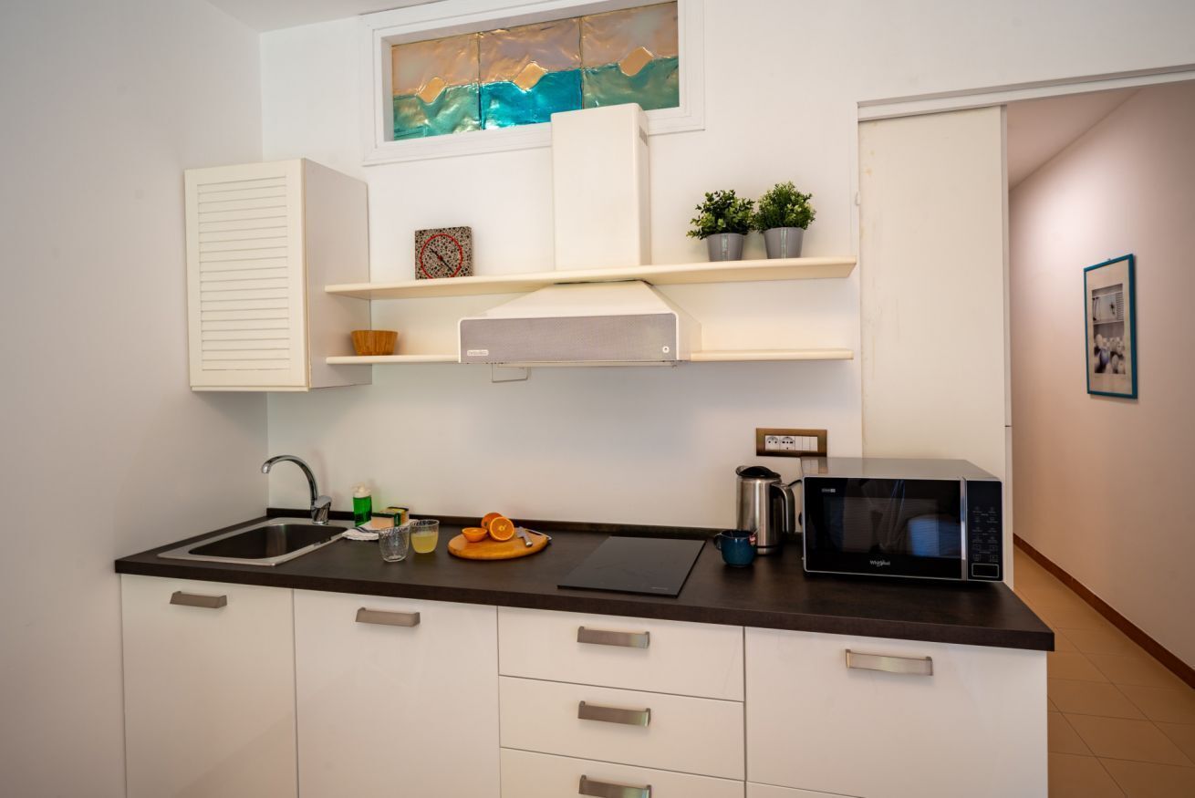 Fridge, microwave, stovetop, electric kettle