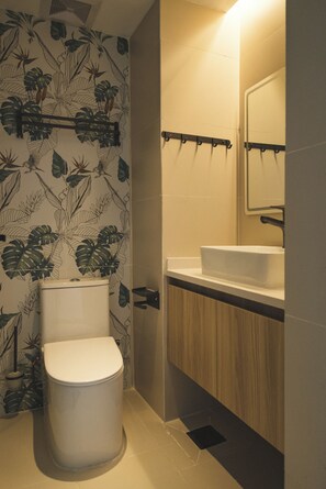 Shower, towels, soap, toilet paper