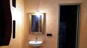 Dusche, Handtücher, Toilettenpapier