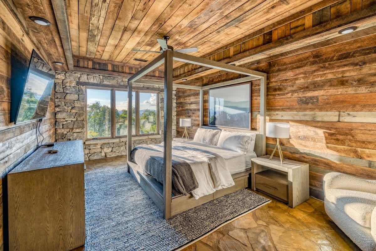 4 bedrooms, iron/ironing board, travel cot, WiFi