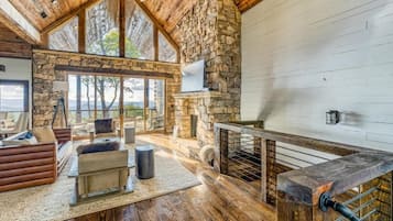 Televisión, chimenea, videojuegos, oficina