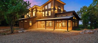 Private Mountain-View Cabin w/  Hot Tub