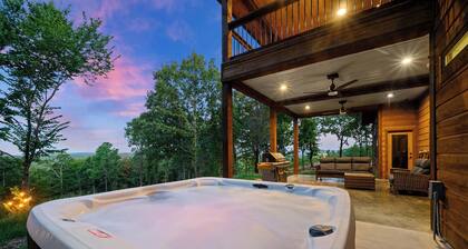 The Heights | Luxury Cabin w/ Mountain Views & Hot Tub