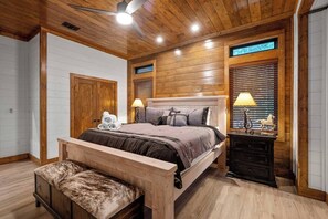 5 Schlafzimmer, Schreibtisch, Bügeleisen/Bügelbrett, WLAN