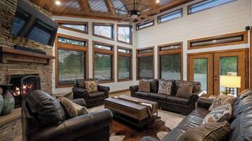 TV, caminetto, videogiochi, studio