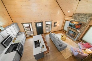 TV, fireplace, video games - New Private Smokies Cabin • Hot Tub & Parking (Pigeon Forge)