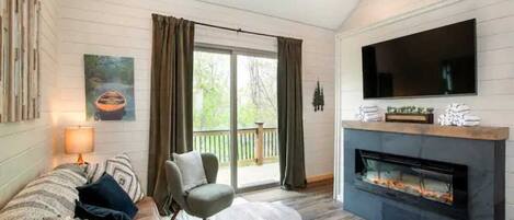 Televisión y chimenea