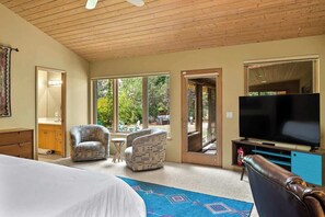 3 bedrooms, desk, iron/ironing board, travel crib