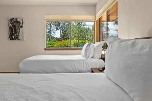 3 bedrooms, desk, iron/ironing board, travel cot