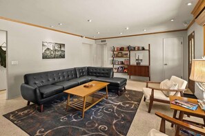 Fernseher, Kamin, Arbeitsbereiche