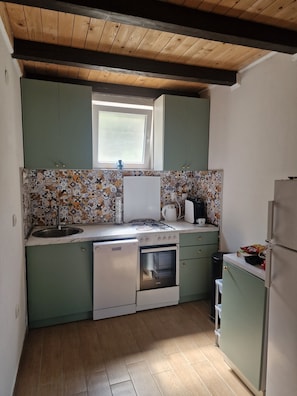 Wasserkocher mit Kaffee-/Teezubehör, Hochstuhl