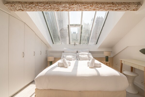 1 bedroom, iron/ironing board, internet, bed sheets