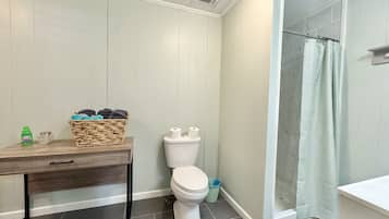 Douche, serviettes fournies