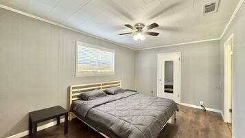 3 bedrooms, WiFi, bed sheets