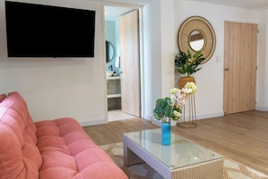 Deluxe Suite | Free WiFi