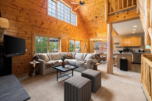 New private 4BD Ski out cabin at Otsego club! Cozy fully updated log cabin!