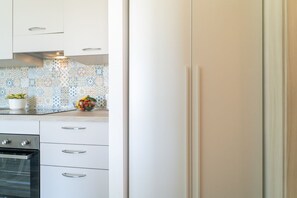 Fridge, toaster