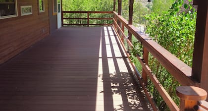 Canyon Edge Main House • Sleeps 8 • Mesa Verde Views & Trail Access