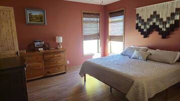 2 bedrooms, desk, iron/ironing board, free WiFi