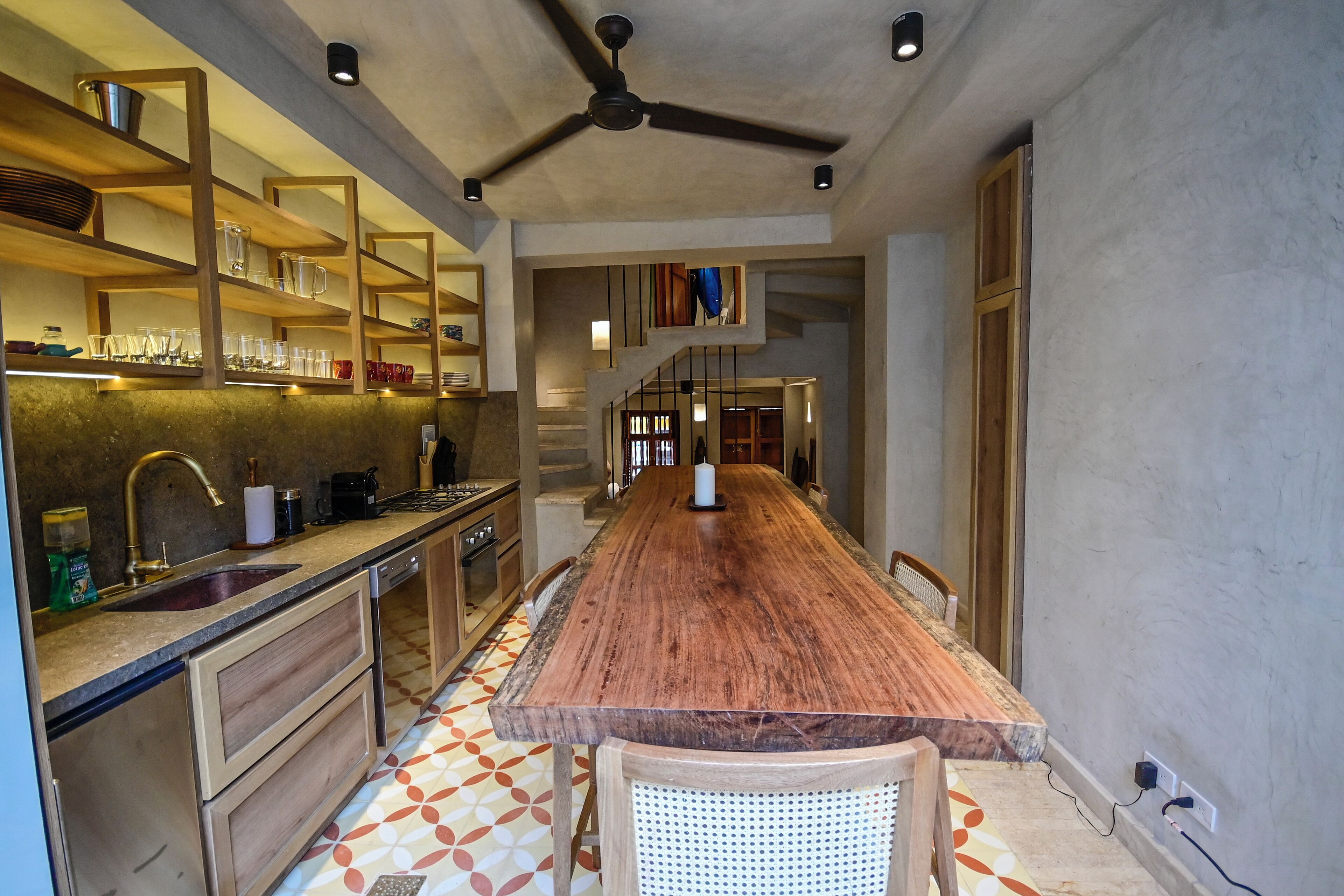 Micro-ondes, four, plaque de cuisson, lave-vaisselle