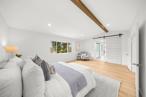 1 bedroom, bed sheets