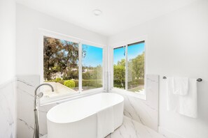 Hårføner og toalettpapir