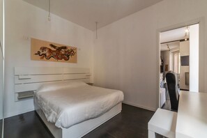 Iron/ironing board - GuestHost - Cozy Apartment near Tiburtina (Rome)