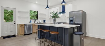 Modern Farmhouse Retreat with 4BR, 3BA located in Central Houston