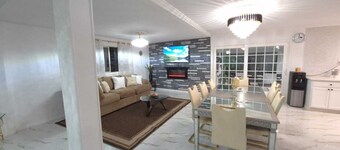 Horizon Haus is a luxury 3-bedroom, 2-bath retreat in Phoenix and private pool