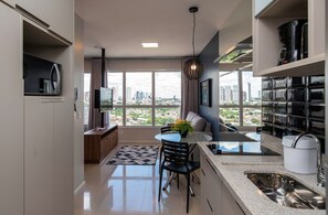 Basic Apartment | Private kitchen | Cookware/dishes/utensils - Metropolitan Sidney - MSS (Goiânia)