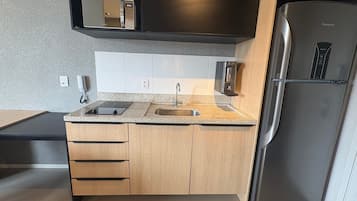 Basic Apartment | Private kitchen | Cookware/dishes/utensils