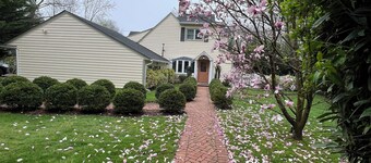 Spacious, serene and very private 5-bedroom house with AC in Roslyn Heights.