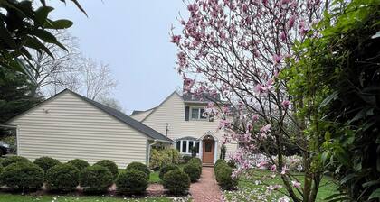 Spacious, serene and very private 5-bedroom house with AC in Roslyn Heights.