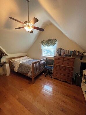 5 soverom, strykejern/-brett, wi-fi og sengetøy