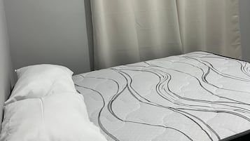 2 habitaciones, tabla de planchar con plancha, wifi y ropa de cama