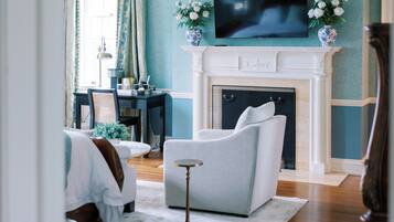 Luxury House, Multiple Bedrooms, Lake View | Interior