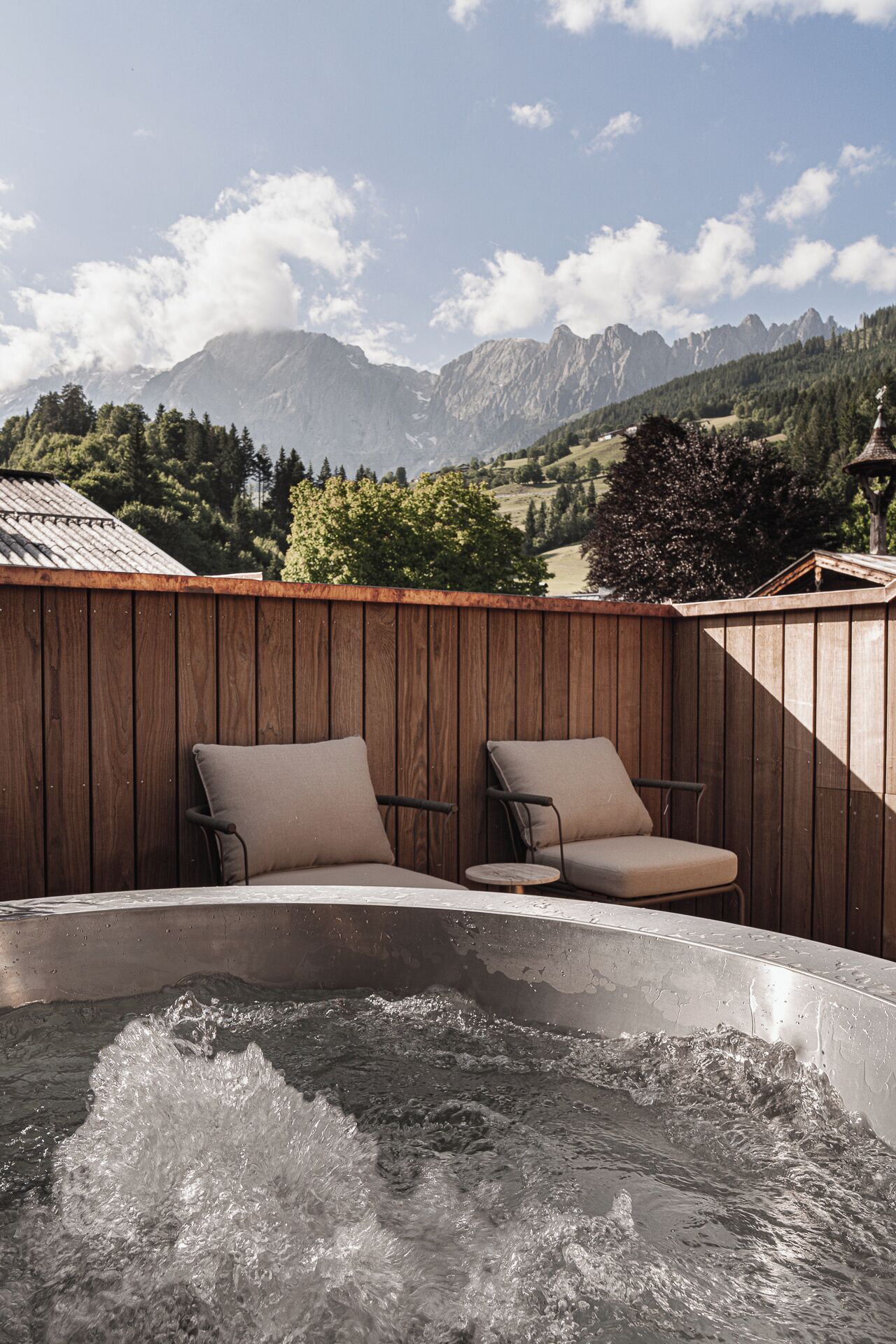 Outdoor spa tub