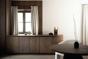 Executive Suite, Mountain View | In-room safe, desk, laptop workspace, blackout drapes - stieg'nhaus Design Boutique Hotel (Muehlbach am Hochkönig)