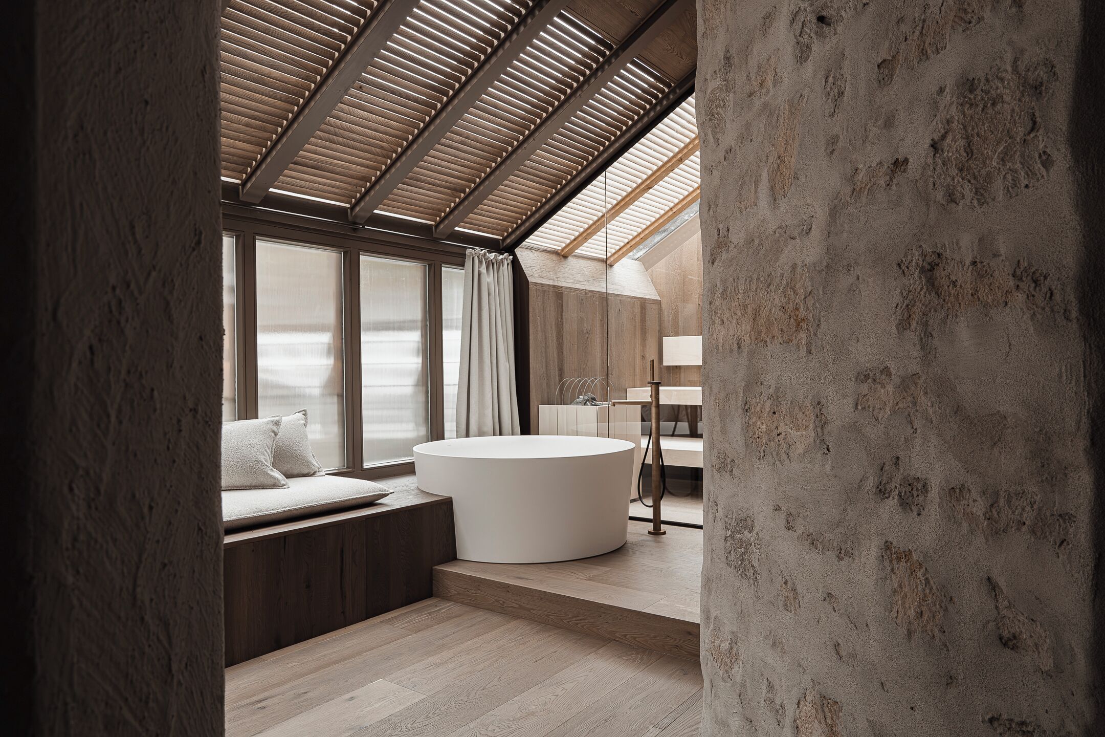 Executive Suite, Mountain View | In-room safe, desk, laptop workspace, blackout drapes