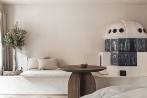 Luxury Suite, Balcony, City View | Living area