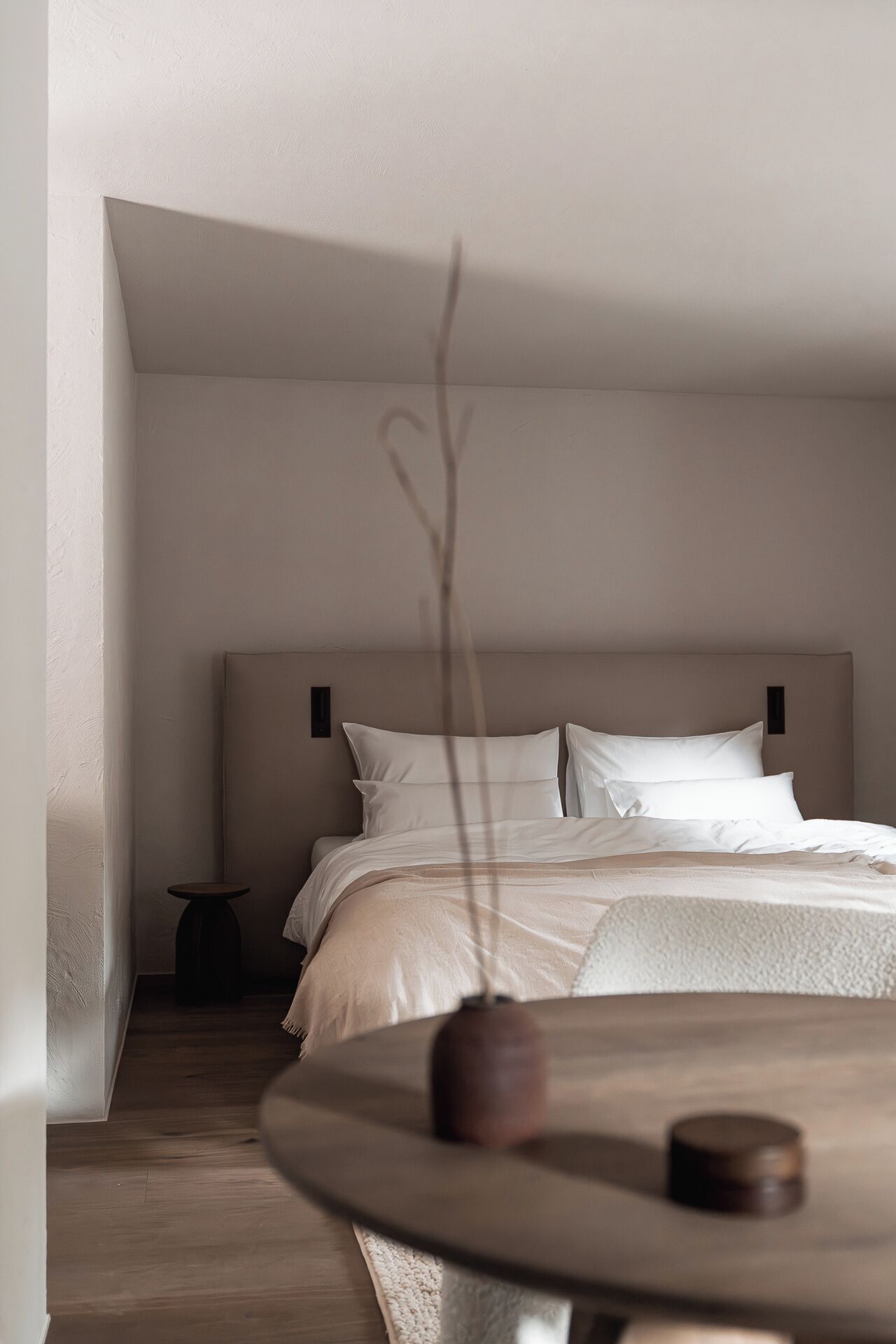 行政套房, 山景 | 客房内保险箱、办公桌、笔记本电脑工作区、遮光窗帘