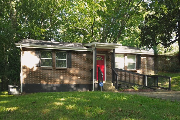 Entire House To Enjoy. Large Yard And Private Driveway.