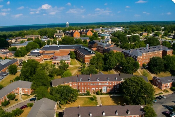 المنشأة من الخارج