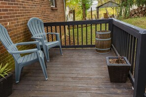 Terrace/patio - Modern Cozy 2-bedroom, 1 bath, House In Downtown Clarksville. (Clarksville)