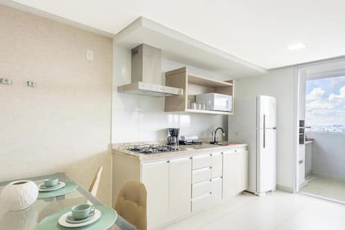 Apartamento | Cozinha privada | Talheres/pratos/utensílios de cozinha