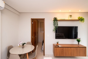 Basic Apartment | Dining