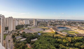 A cityscape with high-rise buildings, a stadium, and a road. - Apartments in Jardim Goias Goiania/go - THO (Goiânia)